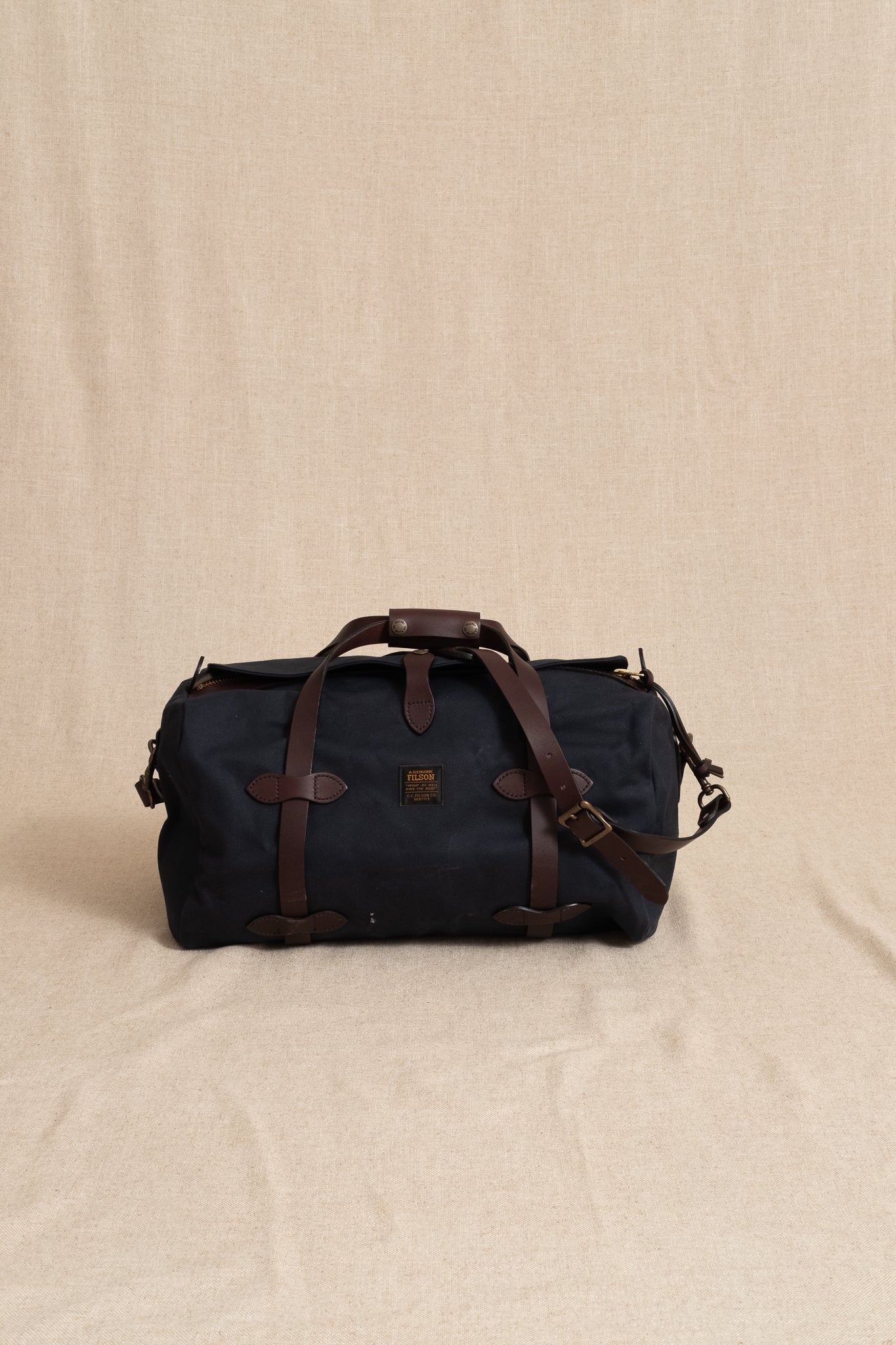 Filson Rugged Twill Duffle Bag Small - Navy – Circle of Friends Shop