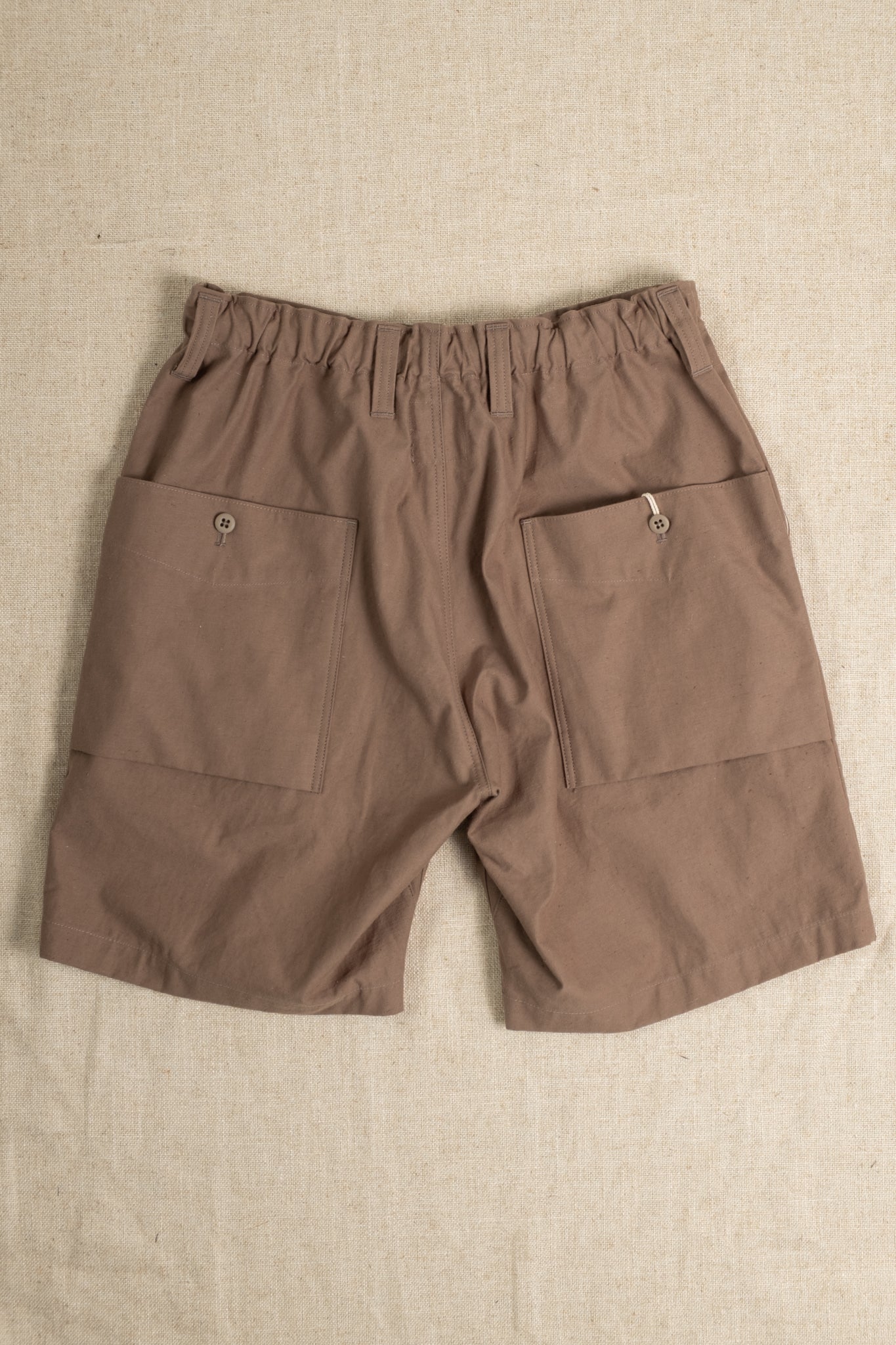 Back Nep Umpire Shorts - Sepia